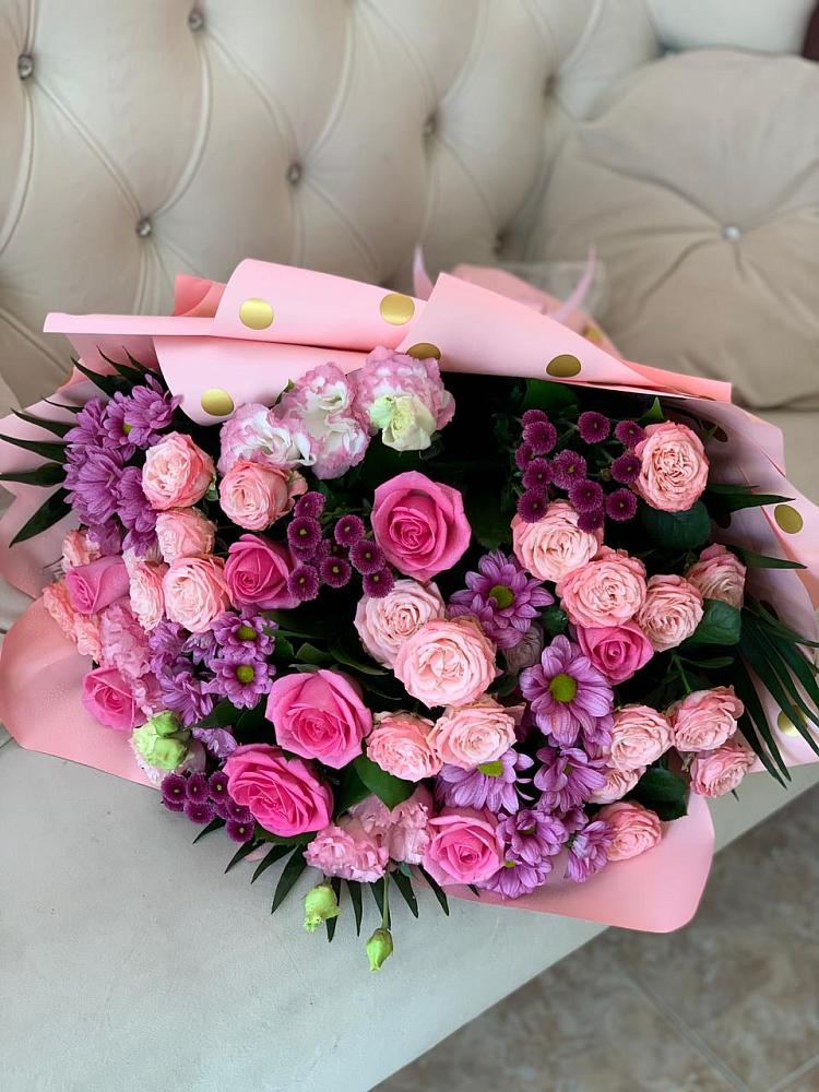 Букет цветов из: Хризантемы, Розы и Лизиантусы в Советске Калининградской области