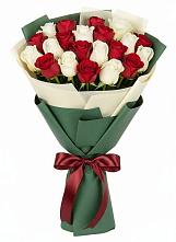 Букет Микс из красных и белых роз в Советске Калининградской области