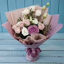 Букет цветов из:  Розы и Лизиантусы в Советске Калининградской области