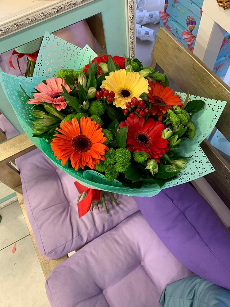 Букет цветов из: Герберы, Хризантемы и Альстромерии в Советске Калининградской области