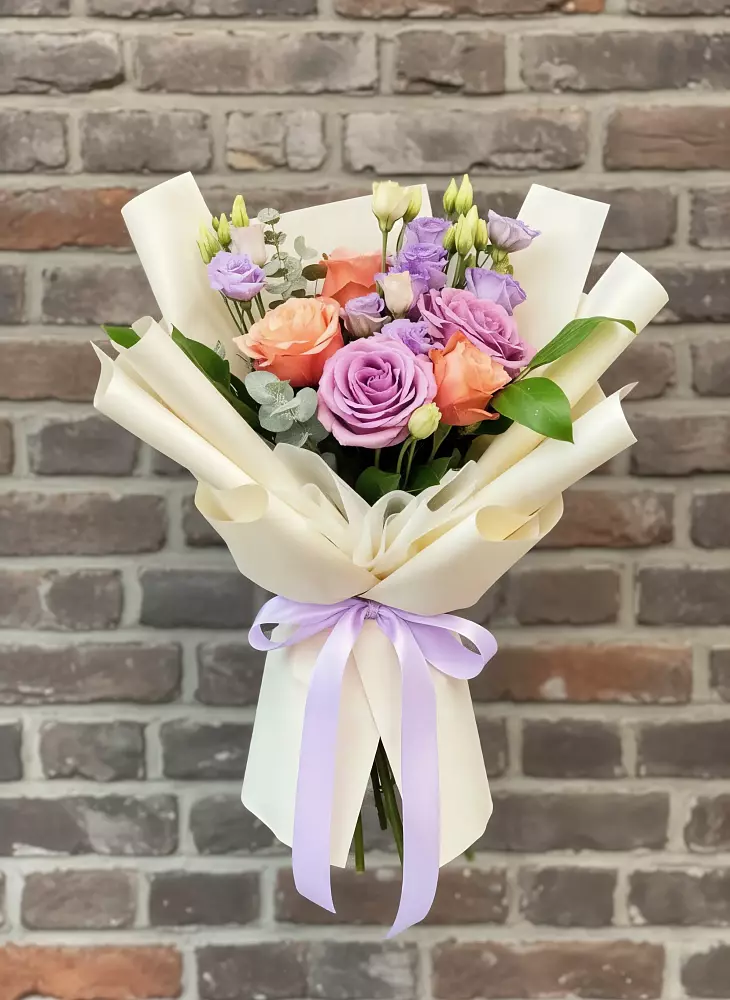 Букет цветов из: Лизиантусы и Розы в Советске Калининградской области