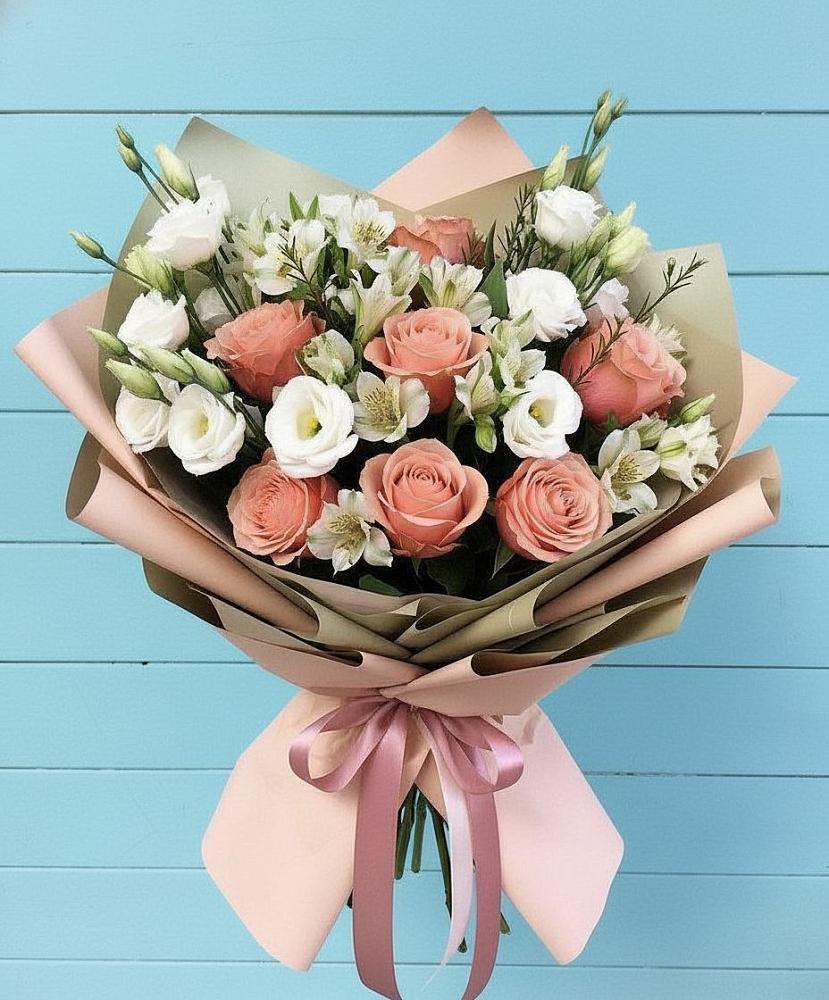 Букет цветов из: Розы, Альстромерии и Лизиантусы в Советске Калининградской области