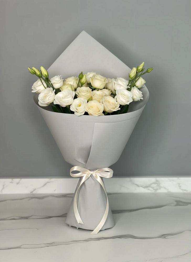 Букет цветов из: Розы и Лизиантусы в Советске Калининградской области