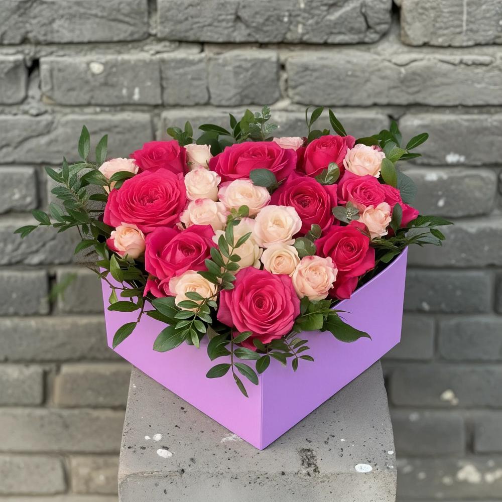Цветочная композиция из Розы в коробке в Советске Калининградской области