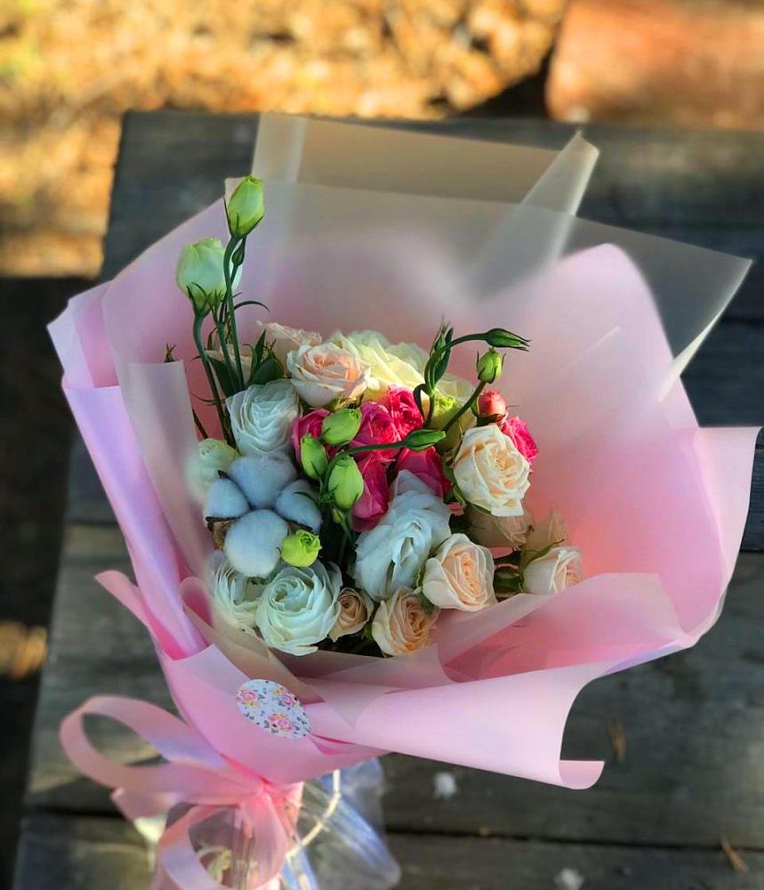 Букет цветов из: Розы и Лизиантусы в Советске Калининградской области