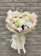 Букет цветов из:  Гвоздики, Розы, Лизиантусы и Хризантемы в Советске Калининградской области