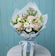 Букет цветов из:  Розы и Лизиантусы в Советске Калининградской области