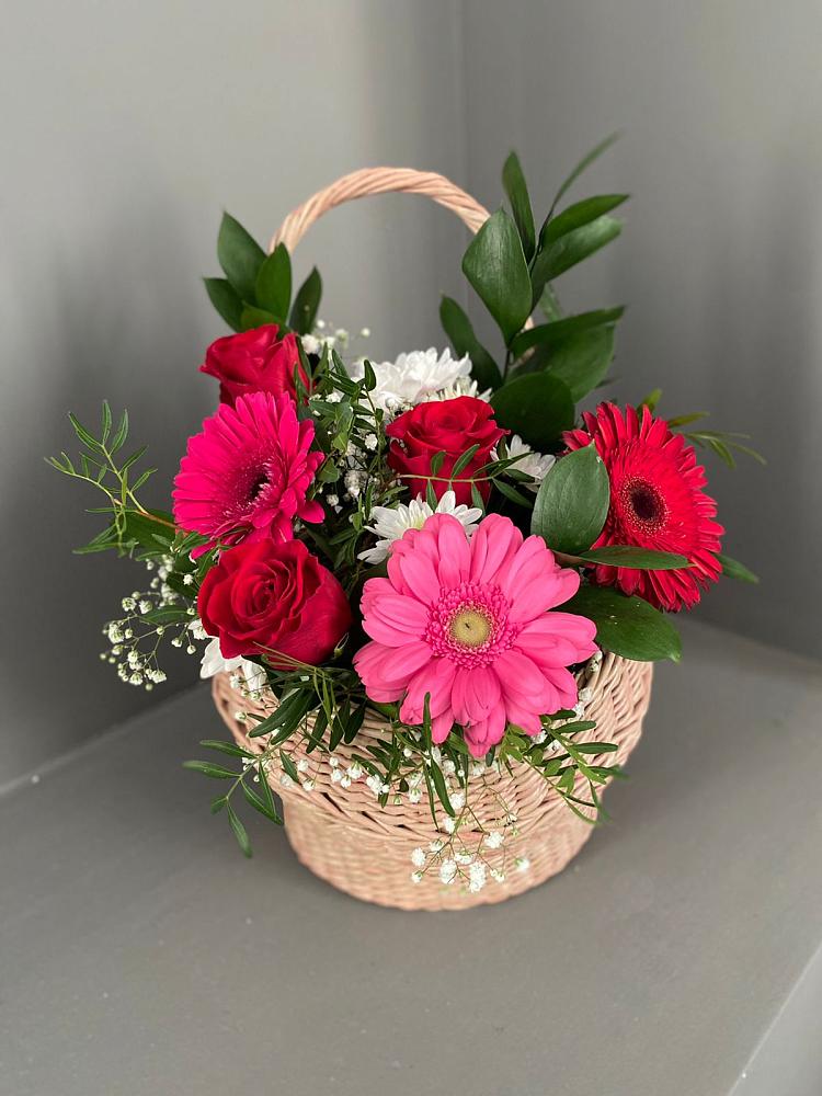 Цветочная композиция из Розы, Хризантемы и Герберы в корзине в Советске Калининградской области