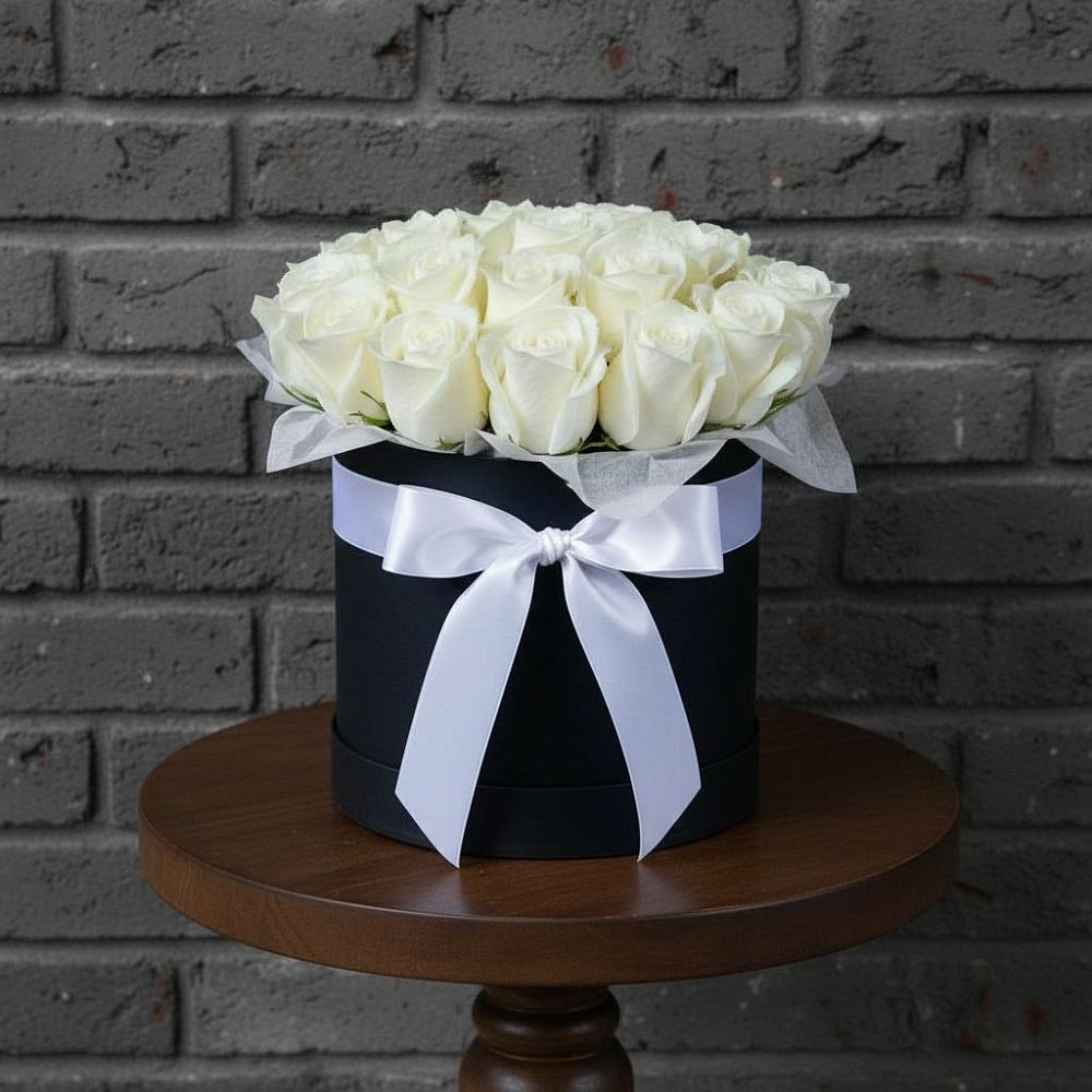 Цветочная композиция из Розы в шляпной коробке в Советске Калининградской области