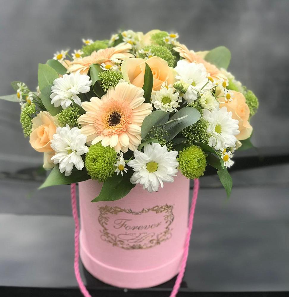 Цветочная композиция из Розы, Герберы и Хризантемы в шляпной коробке в Советске Калининградской области