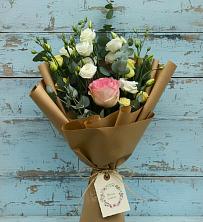 Букет цветов из:  Розы и Лизиантусы в Советске Калининградской области