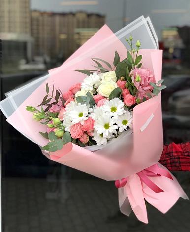 Букет цветов из: Розы, Лизиантусы и Хризантемы в Советске Калининградской области