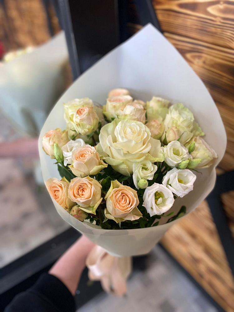 Букет цветов из: Розы и Лизиантусы в Советске Калининградской области