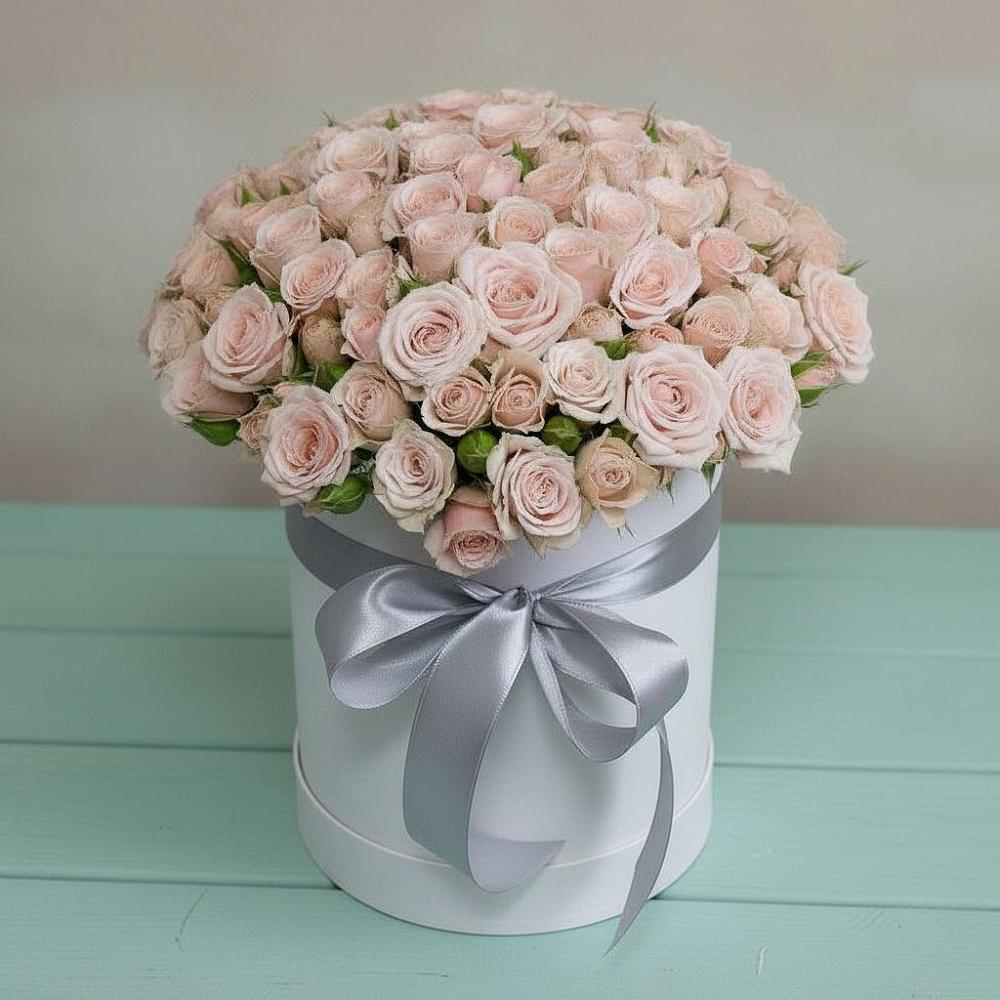 Цветочная композиция из Розы в шляпной коробке в Советске Калининградской области